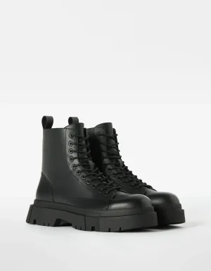 Botas acordonadas suela track hombre-BERSHKA New