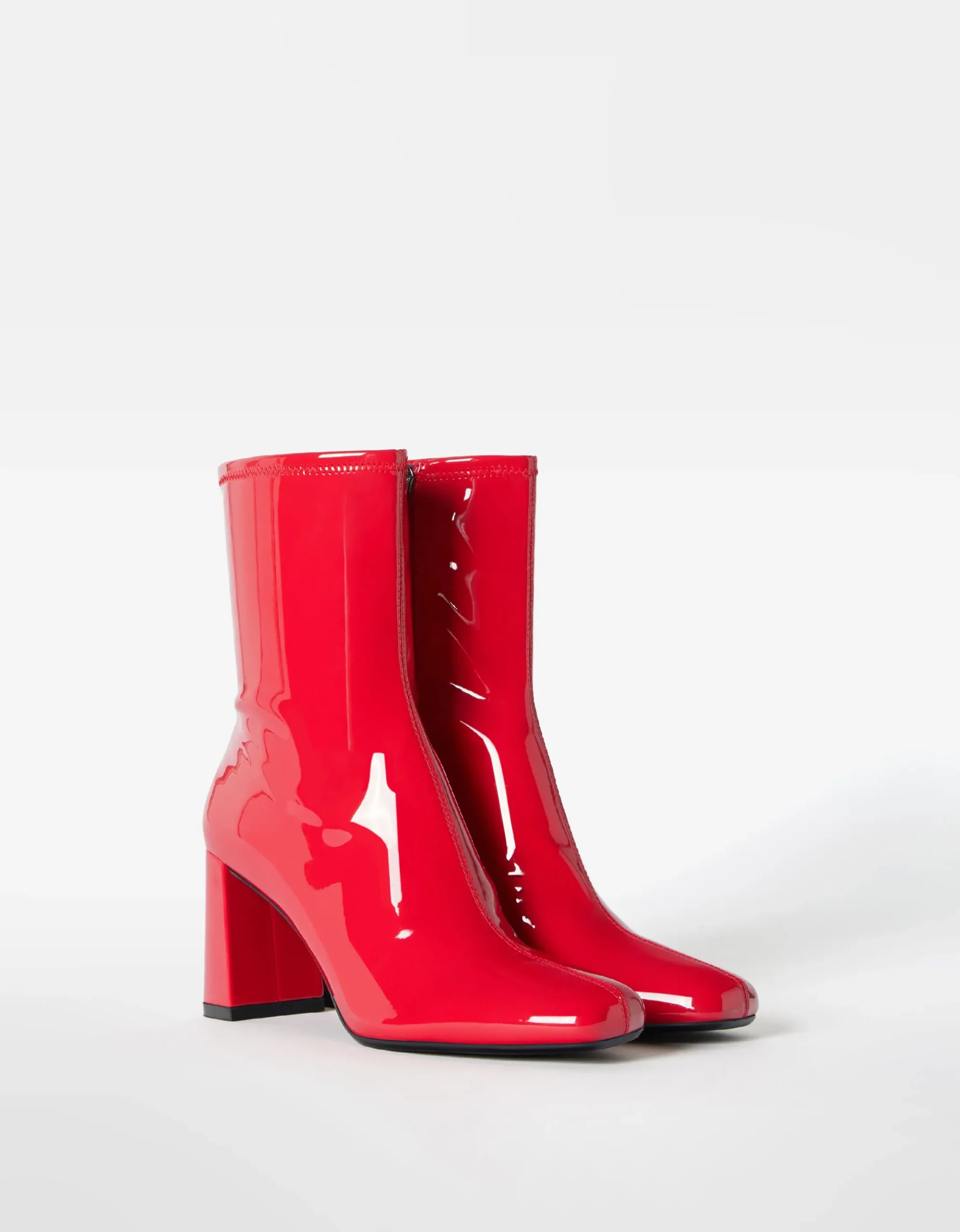 Botines tacón ajustados tipo charol-BERSHKA Online