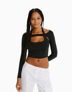 Camiseta manga larga detalle cuello-BERSHKA Online